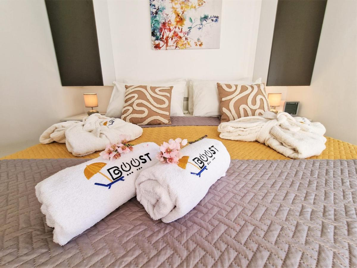 Holiday House Boost With Heated Pool Klis Bagian luar foto