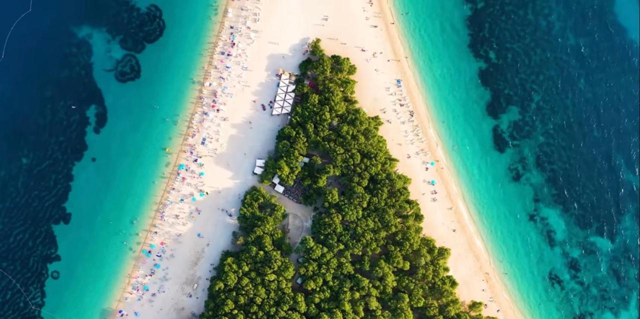 Holiday House Boost With Heated Pool Klis Bagian luar foto