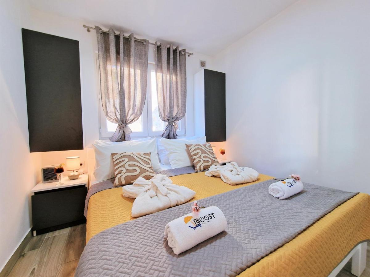 Holiday House Boost With Heated Pool Klis Bagian luar foto