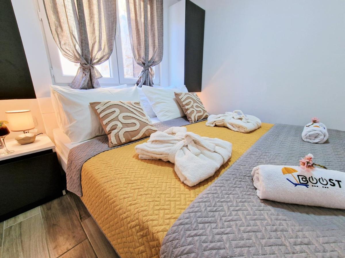 Holiday House Boost With Heated Pool Klis Bagian luar foto